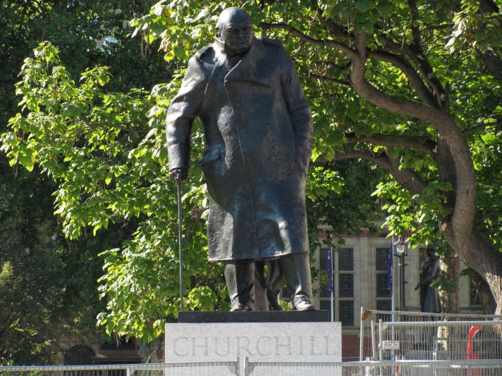 Winston_Churchill_statue,_Parliament_Square,_London-29Sept2011